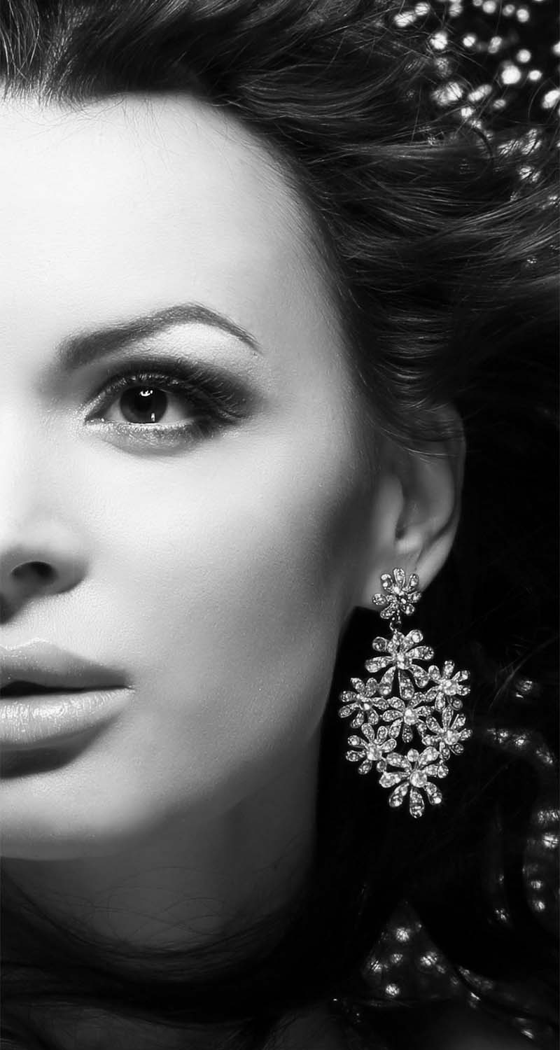 Ohrlochstechen sowie Ohrschmuck bei GOLDSTAR in Regensburg