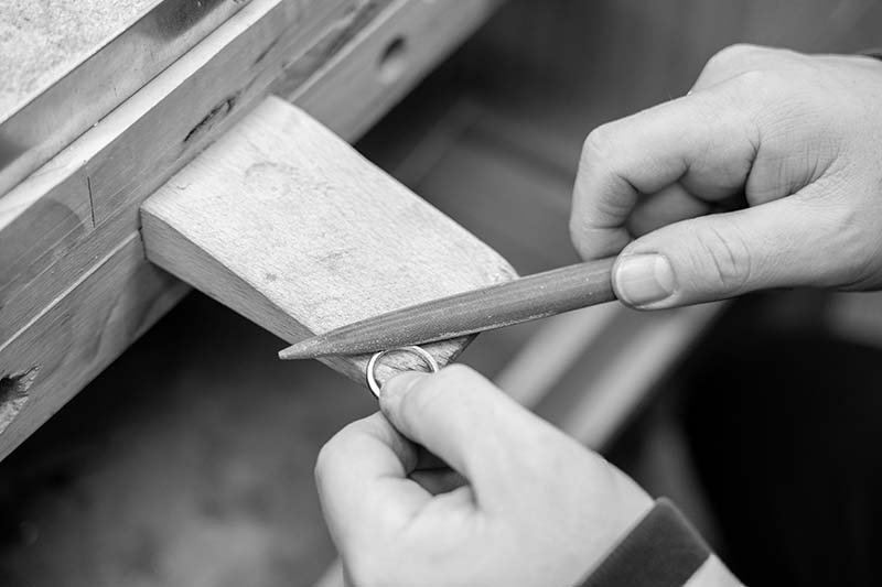 Trauring wird wieder aufbereitet im Ladengeschäft GOLDSTAR in Regensburg - Pentling